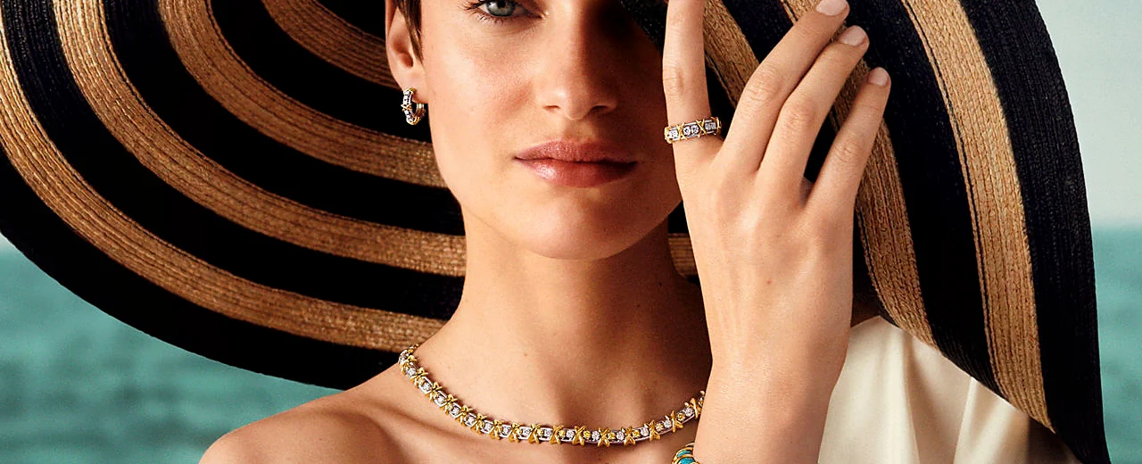 Joyería Lotus — aretes, collar y anillo
